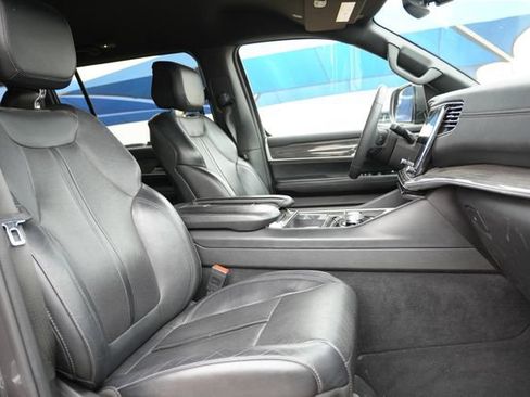 Used 2022 Jeep Wagoneer Series II RWD image 9
