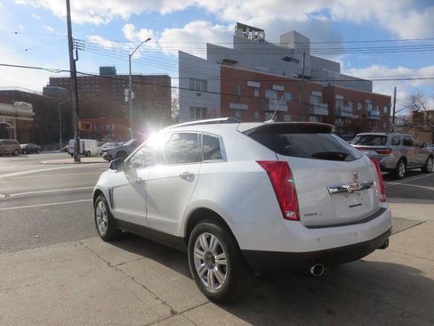 Used 2013 Cadillac SRX Luxury image 4