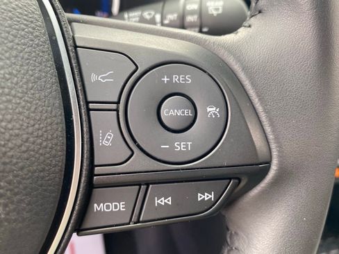 Used 2025 Toyota RAV4 SE image 27