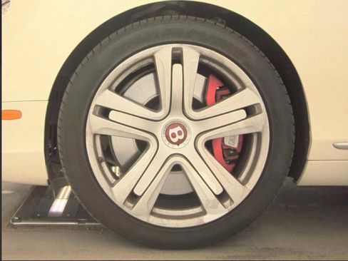 Used 2013 Bentley Continental GT w/ Color Specification Pkg image 18