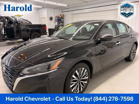 Used 2025 Nissan Altima 2.5 SV FWD image 3