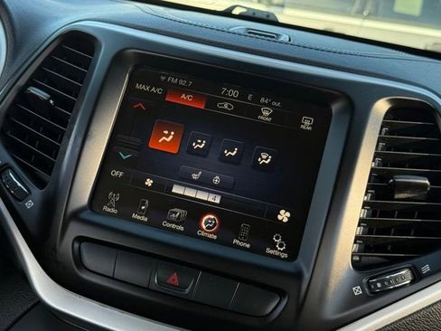 Used 2014 Jeep Cherokee Latitude w/ Cold Weather Group FWD image 24