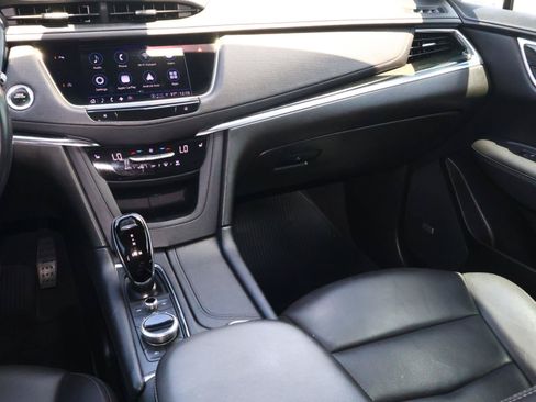 Used 2022 Cadillac XT5 Premium Luxury FWD image 17