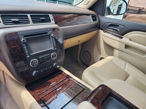 Used 2013 GMC Yukon XL Denali AWD/4WD image 17