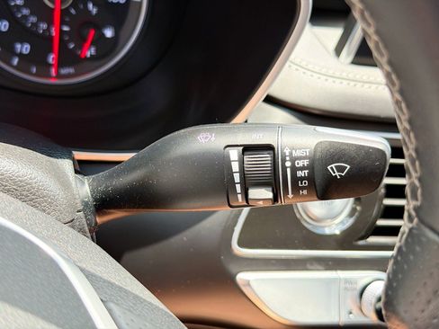 Used 2021 Genesis G70 2.0T AWD/4WD image 17