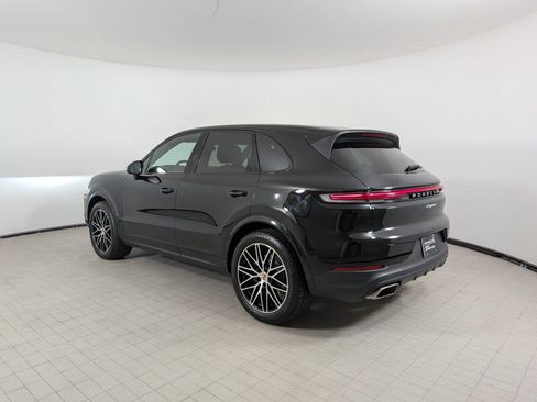 Certified 2025 Porsche Cayenne AWD/4WD image 3