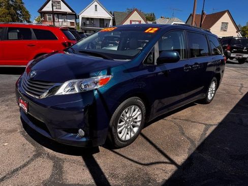 Used 2012 Toyota Sienna XLE w/ XLE Navigation Pkg FWD image 3