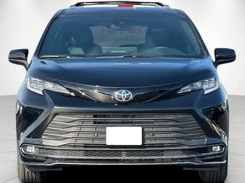 New 2026 Toyota Sienna XLE Woodland Edition AWD/4WD image 7