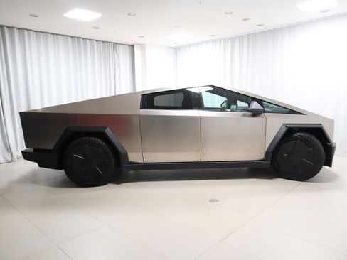 Used 2024 Tesla Cybertruck AWD Crew Cab image 6