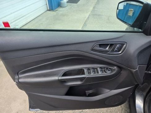 Used 2016 Ford Escape S image 11