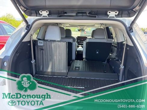 New 2026 Toyota Highlander Platinum AWD/4WD image 4