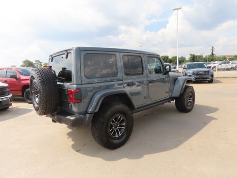 Used 2025 Jeep Wrangler Unlimited Rubicon AWD/4WD image 11