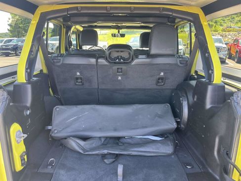 Used 2023 Jeep Wrangler Unlimited Rubicon AWD/4WD image 10
