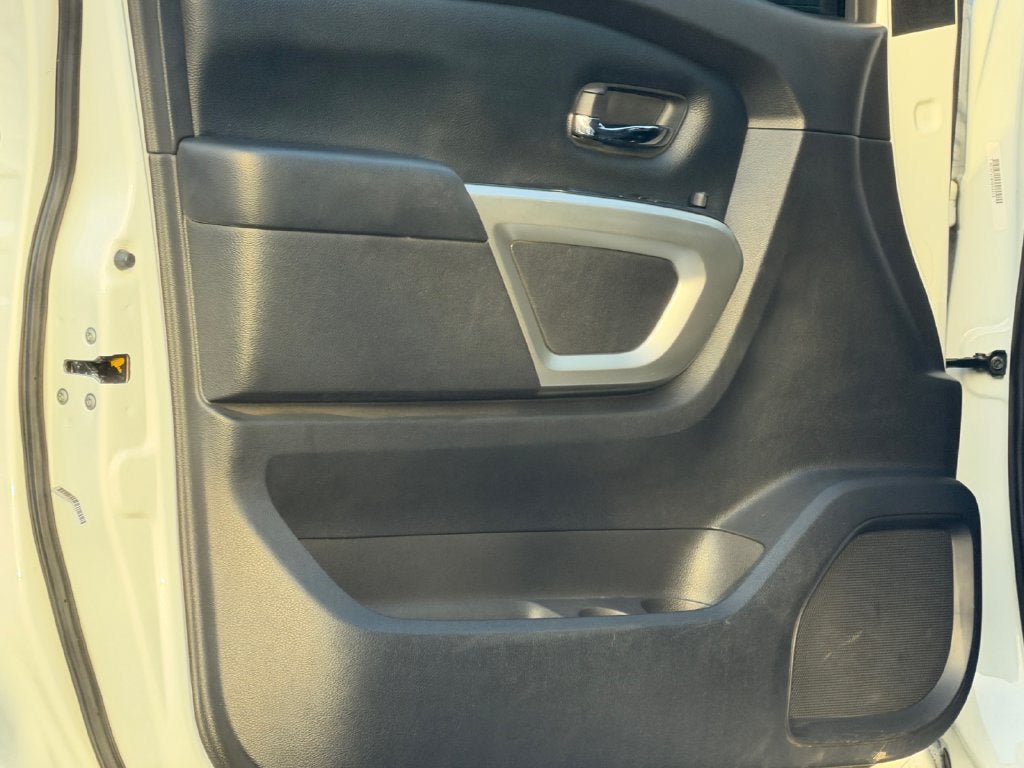 Used 2021 Nissan Titan SV w/ SV Convenience Package RWD image 21