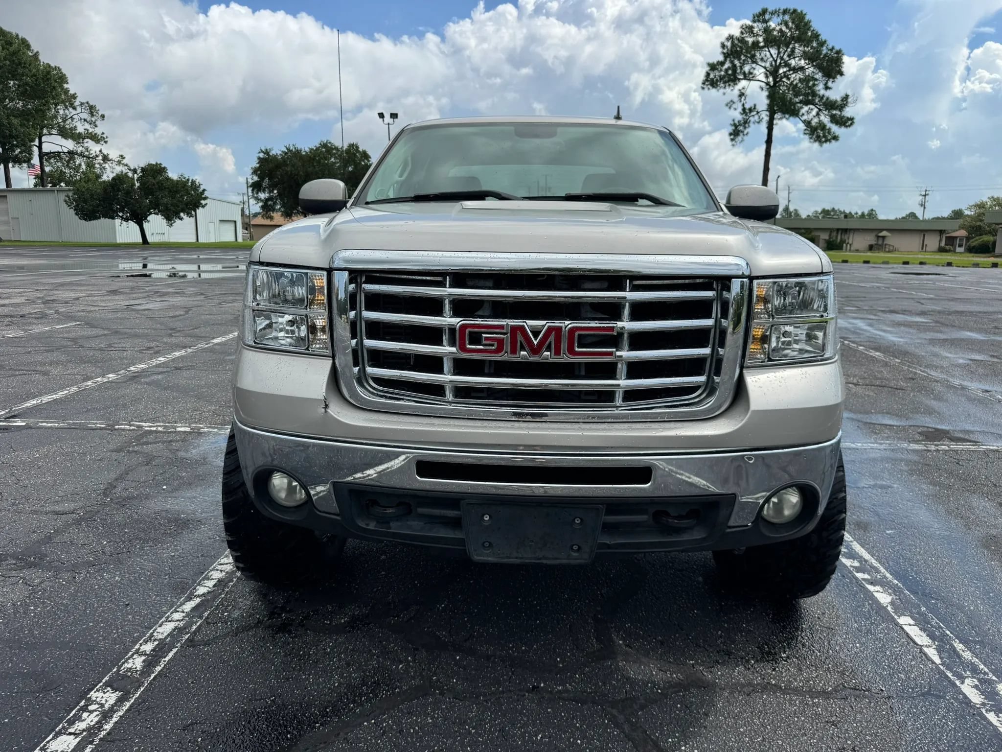 Used 2008 GMC Sierra 2500 SLT w/ Z71 Off-Road Package AWD/4WD image 3