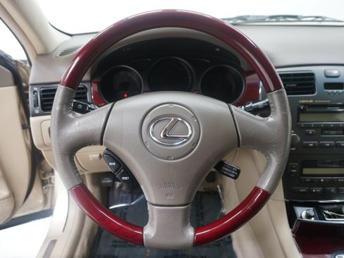 Used 2004 Lexus ES 330 w/ Premium Pkg FWD image 17