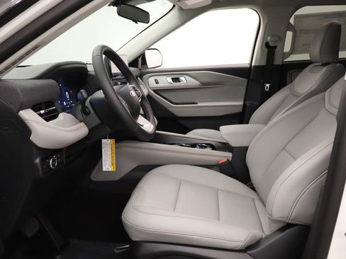 New 2026 Ford Explorer Active w/ Active Comfort Package RWD image 16