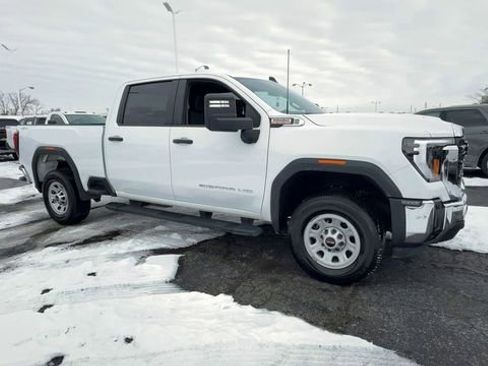 Used 2024 GMC Sierra 2500 Pro AWD/4WD image 2