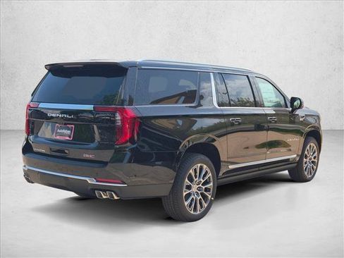 New 2026 GMC Yukon XL Denali w/ Denali Reserve Package AWD/4WD image 2