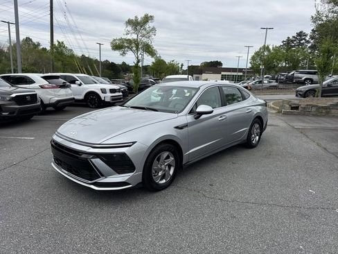 Certified 2025 Hyundai Sonata SE FWD image 3