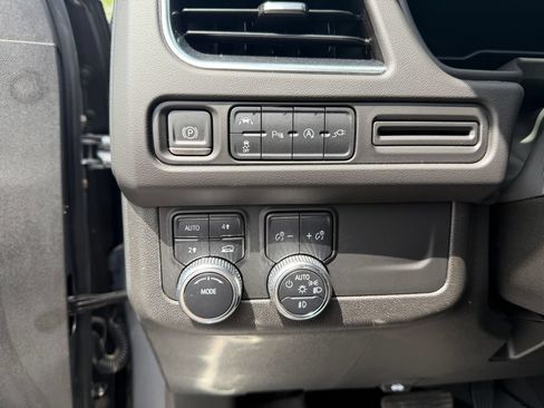 Used 2022 GMC Yukon SLT AWD/4WD image 18