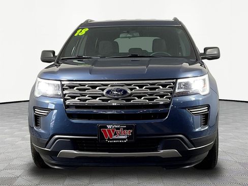 Used 2018 Ford Explorer XLT FWD image 2