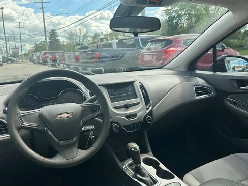 Used 2018 Chevrolet Cruze LS FWD image 11