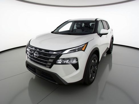 Used 2025 Nissan Rogue SV FWD image 3