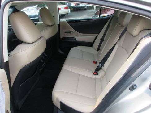 Used 2021 Lexus ES 350 w/ Premium Package FWD image 13