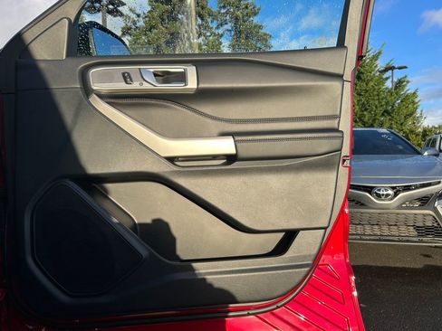 Used 2023 Ford Explorer Limited w/ Class IV Trailer Tow Package image 25