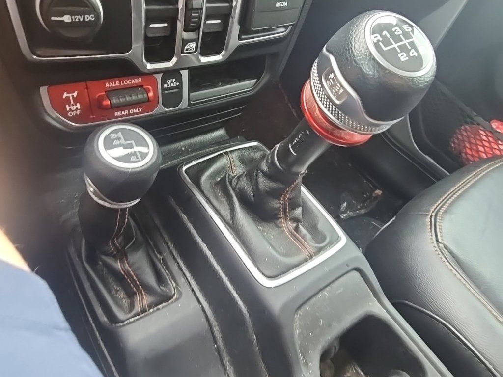 Used 2022 Jeep Gladiator Mojave w/ LED Lighting Group AWD/4WD image 16