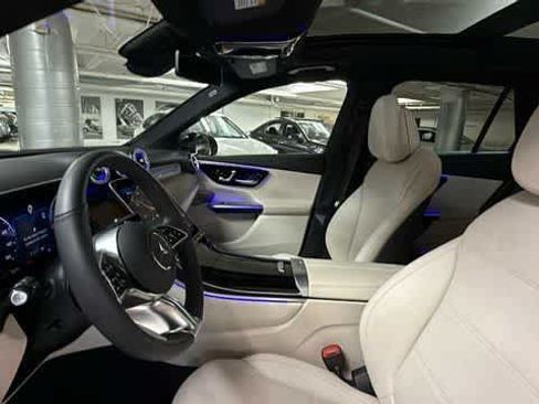 Used 2025 Mercedes-Benz GLC 300 4MATIC image 7
