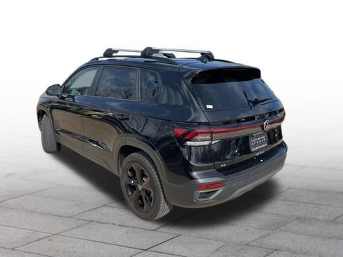 Used 2025 Volkswagen Taos SE image 4