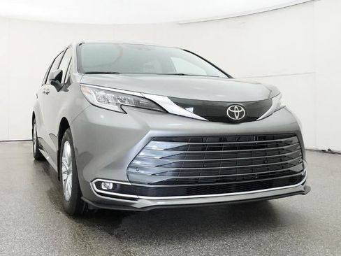New 2026 Toyota Sienna Limited FWD image 30