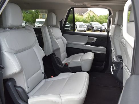 Certified 2025 Ford Expedition Max Platinum w/ Driver's Package AWD/4WD image 29