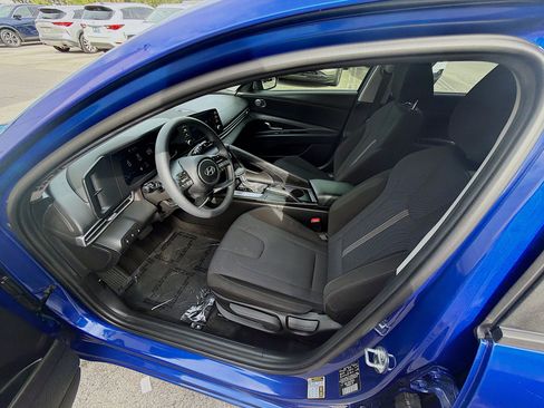 Used 2024 Hyundai Elantra SE FWD image 16