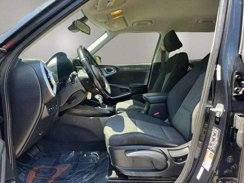 Used 2020 Kia Soul GT-Line FWD image 12