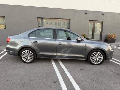 Used 2011 Volkswagen Jetta SEL image 13