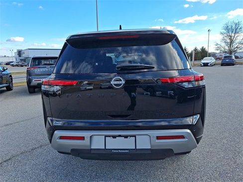 New 2025 Nissan Pathfinder SL w/ Black Appearance Package image 9