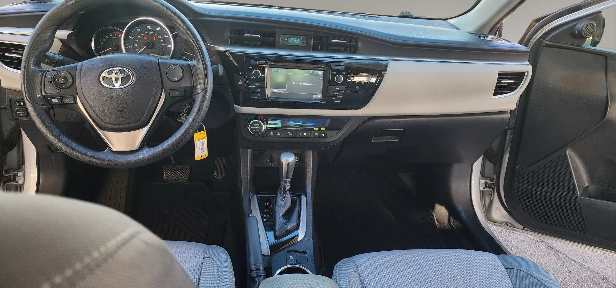 Used 2015 Toyota Corolla LE FWD image 21