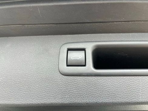 Used 2023 Toyota Highlander XLE image 17