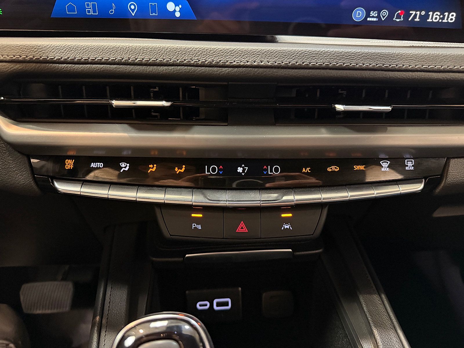 Used 2025 Cadillac XT4 Premium Luxury AWD/4WD image 17