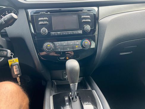Used 2016 Nissan Rogue S FWD image 9