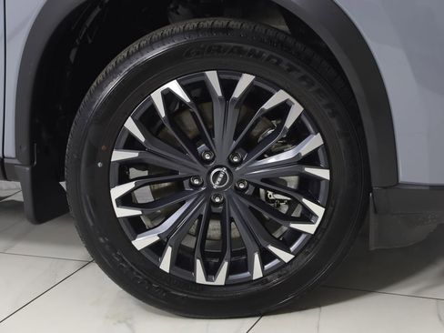 Used 2025 Nissan Rogue SL w/ Tech Package FWD image 15