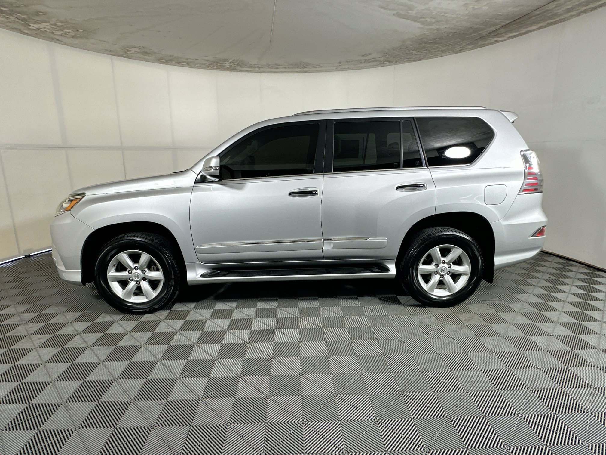 Used 2016 Lexus GX 460 w/ Navigation Package AWD/4WD image 6