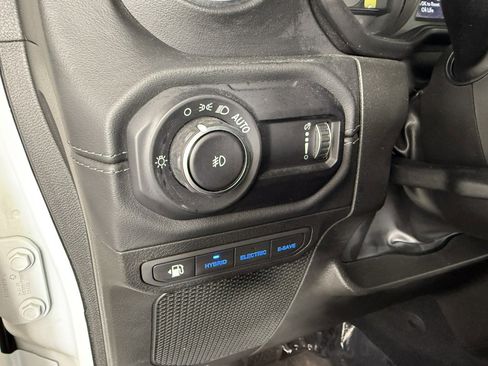 Used 2024 Jeep Wrangler Unlimited Sahara w/ Technology Group AWD/4WD image 23