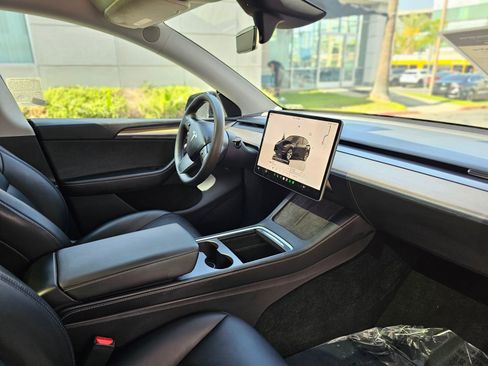 Used 2024 Tesla Model Y Long Range AWD/4WD image 22