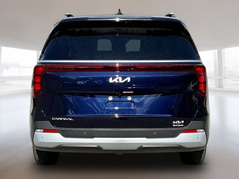 New 2026 Kia Carnival EX FWD image 4