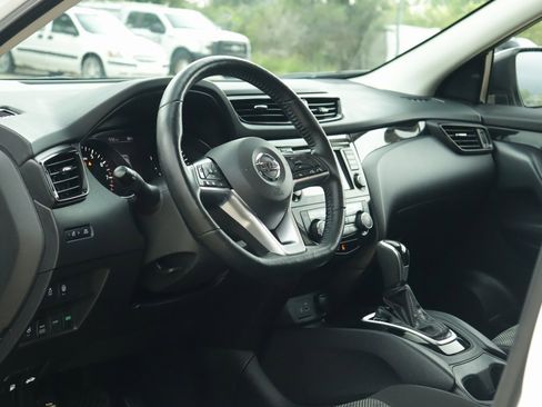 Used 2021 Nissan Rogue Sport SV image 9