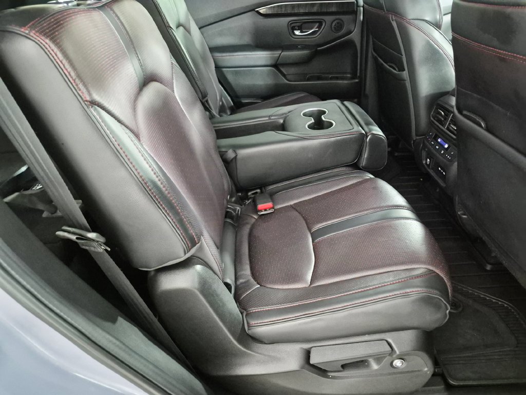 Used 2025 Honda Pilot Black Edition image 28